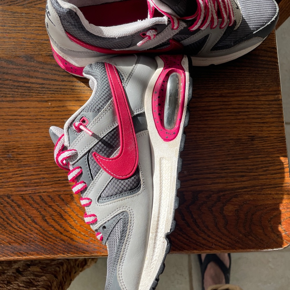 Women’s Air Max Command - image 3